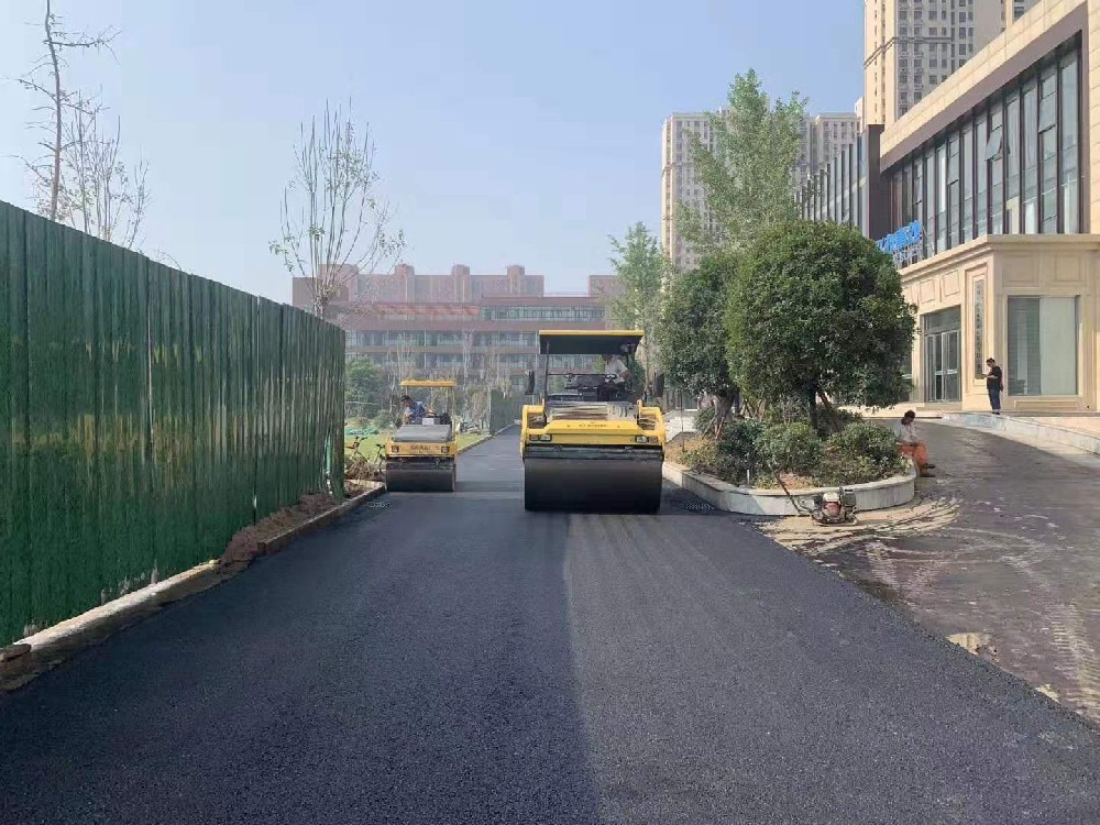 鄭州新鄉瀝青路面攤鋪時用的是什么油？