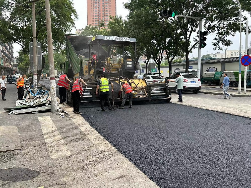 鄭州瀝青攤鋪機作業準備