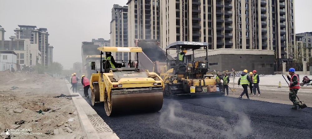 匠心筑路，攜手同行丨鄭州瀝青路面施工廠家，為您鋪就品質(zhì)與信任之路