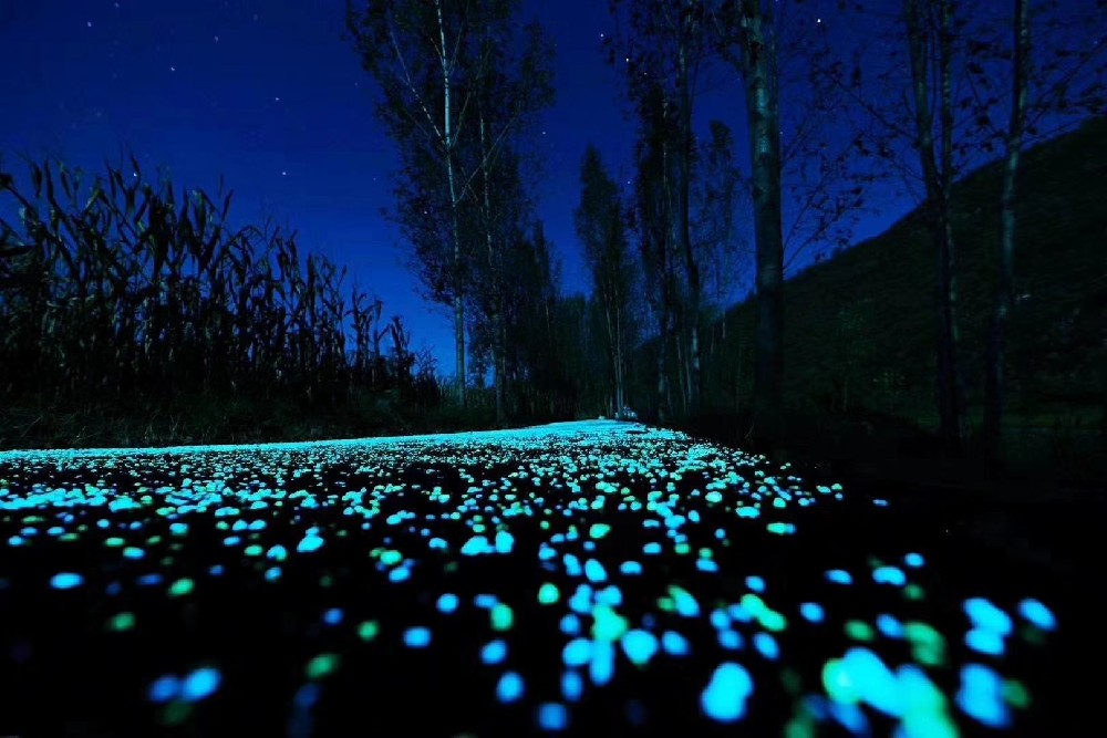 夜光路面為什么會發(fā)光呢？